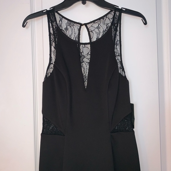 Guess women’s sleeveless illusion dress - Picture 5 of 8